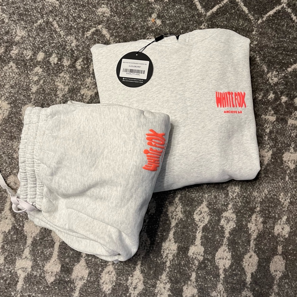 NWT White Fox sweatshirt and sweatpant set M/L